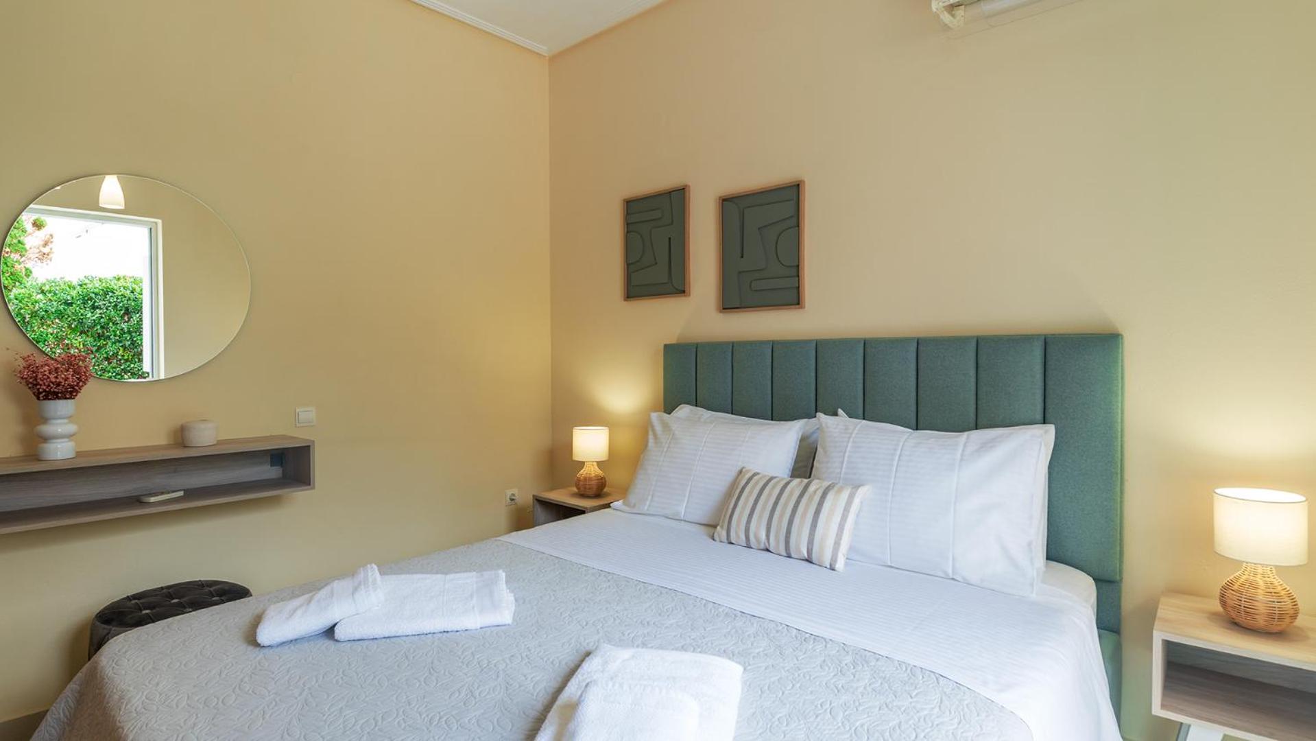 Aristea Apartments Palaiochora Ngoại thất bức ảnh