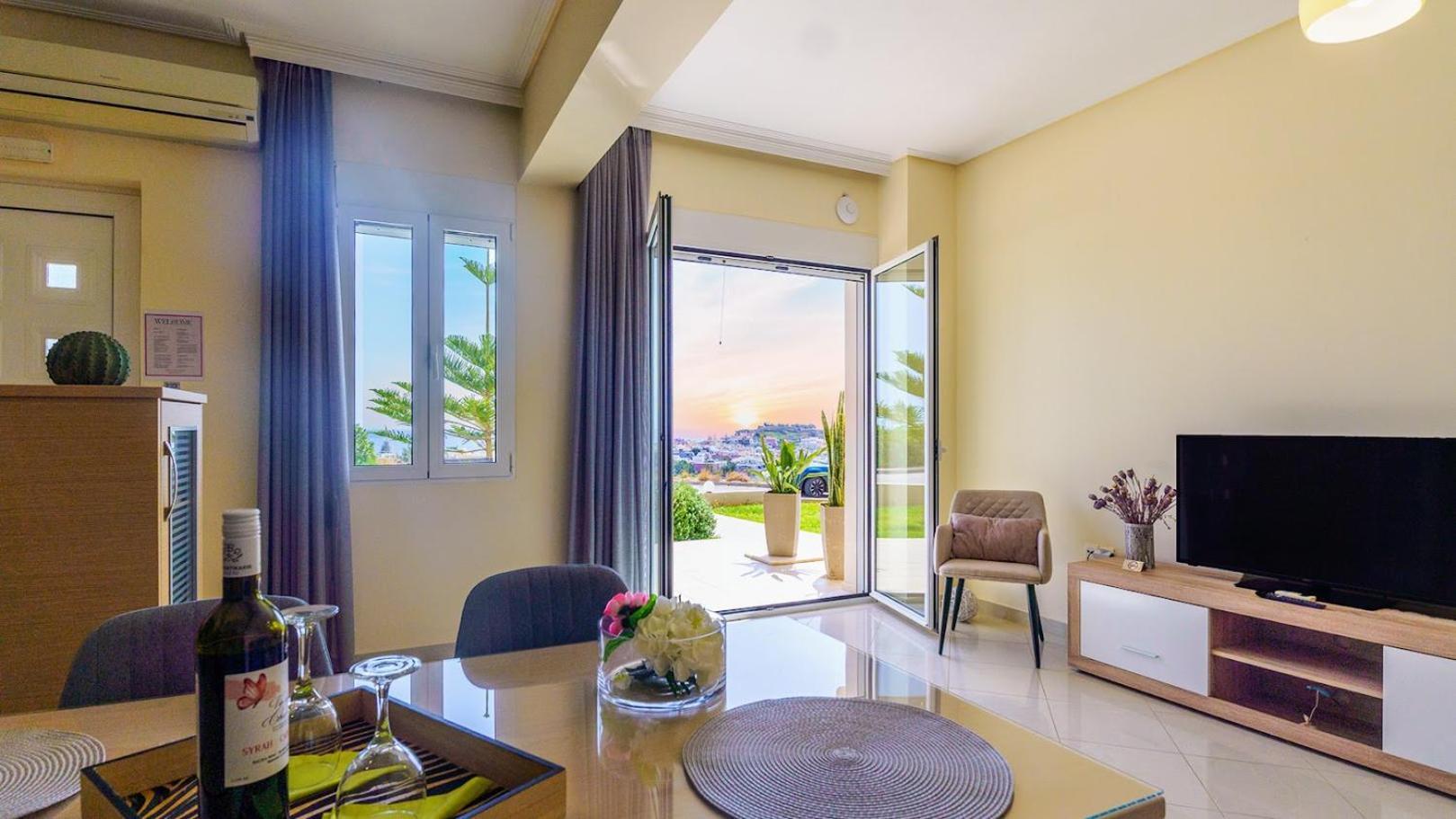Aristea Apartments Palaiochora Ngoại thất bức ảnh